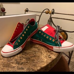 Low top converse size 9 *never worn